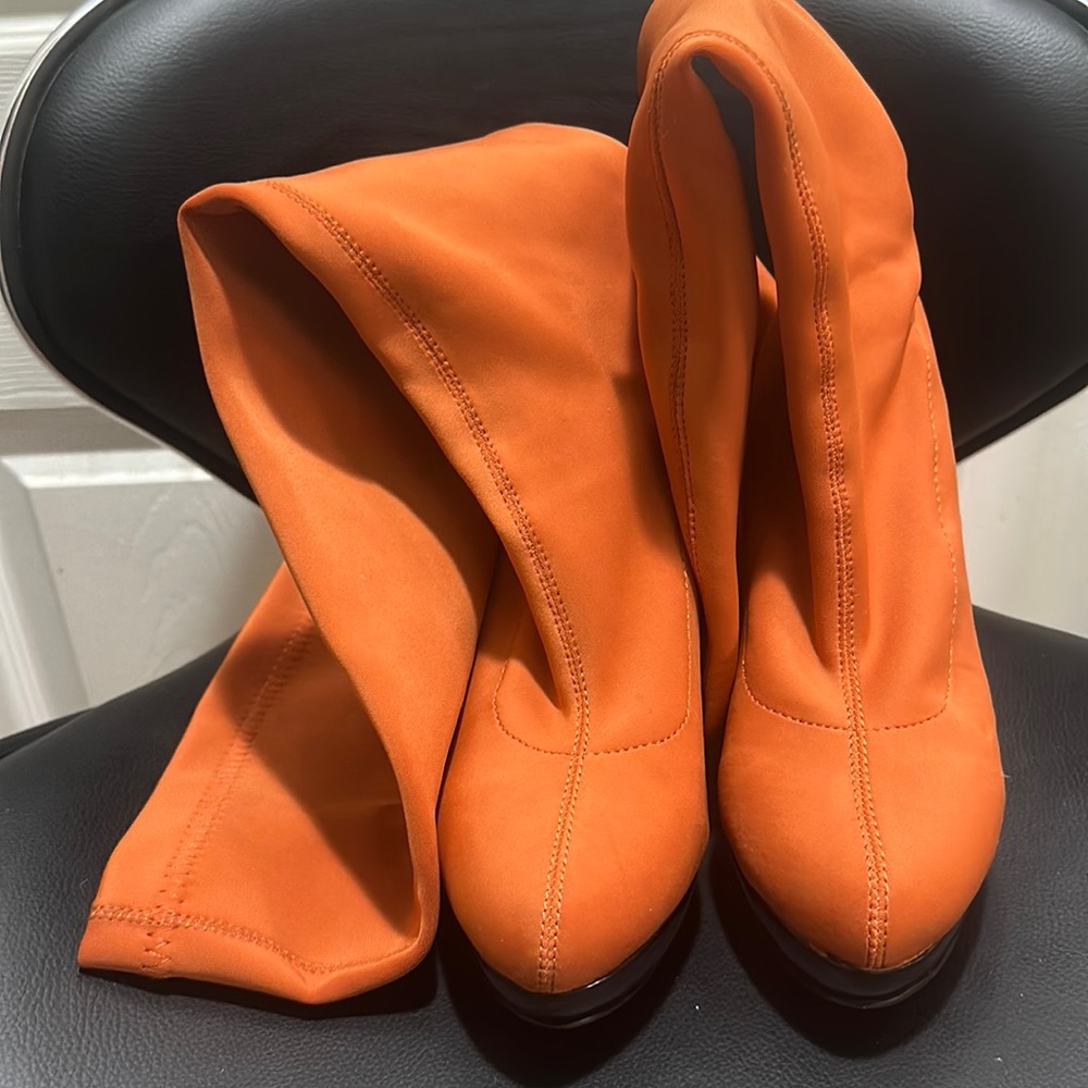 Women’s Size 6 Burnt orange Platform Knee high boots